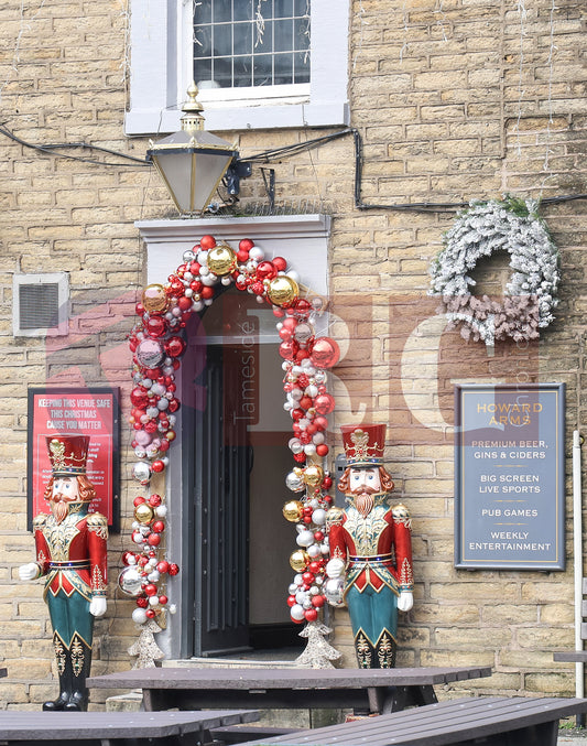 GLOSSOP SHOP XMAS WINDOWS 2024 (23).JPG