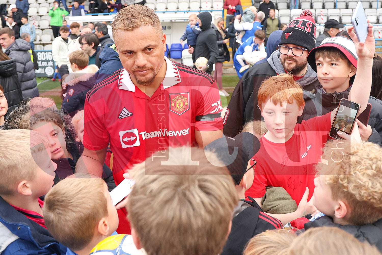 STALYBRIDGE CELTIC LEGENDS V MAN UTD LEGENDS (53).JPG