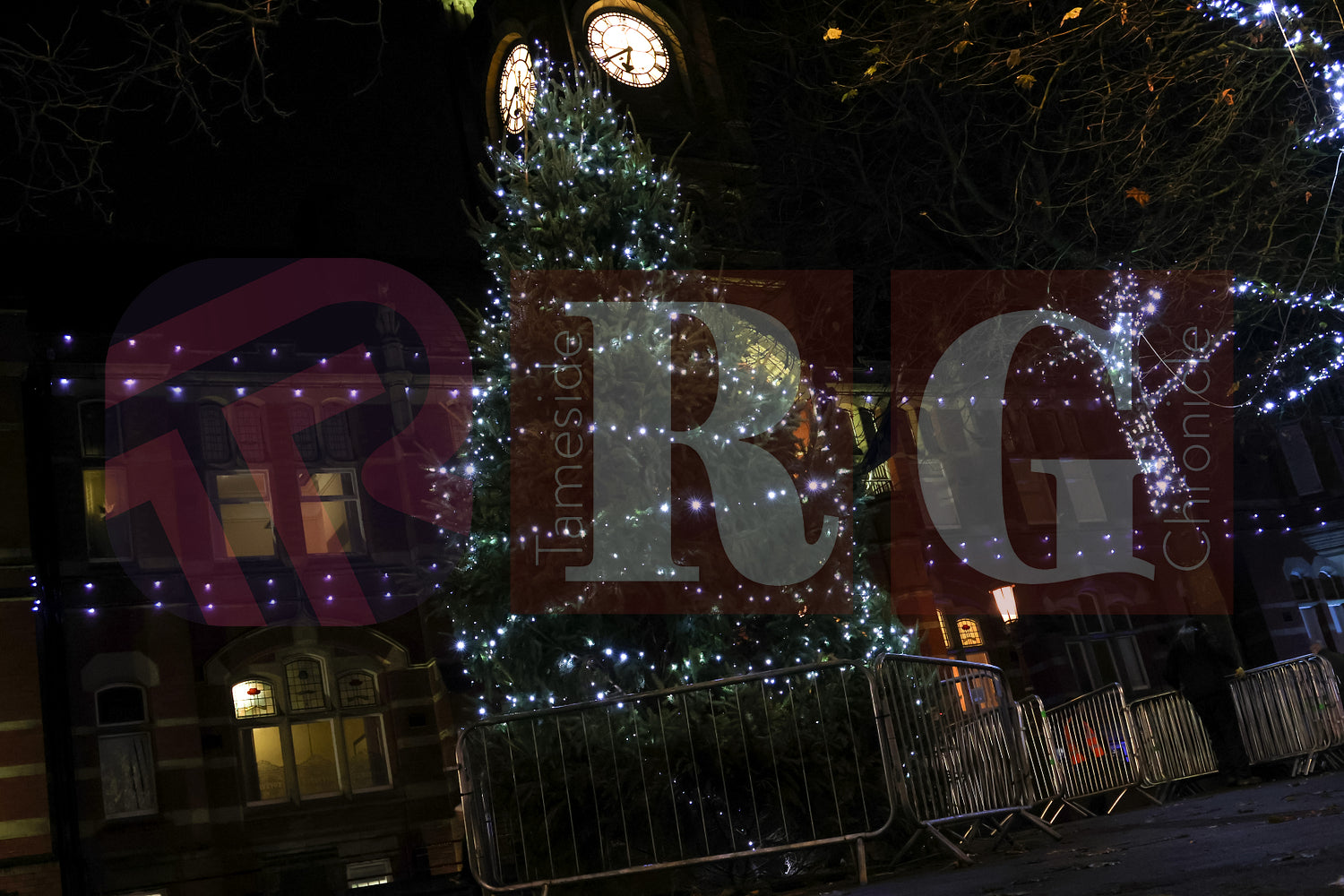 DUCKINFIELD LIGHTS SWITCH ON (92).JPG