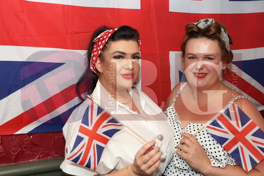 VE DAY OLD PEGS PUB DENTON (22).JPG
