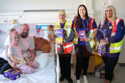 TAMESIDE HOSPITAL CHILDRENS WARD EASTER STAGECOACH (46).JPG