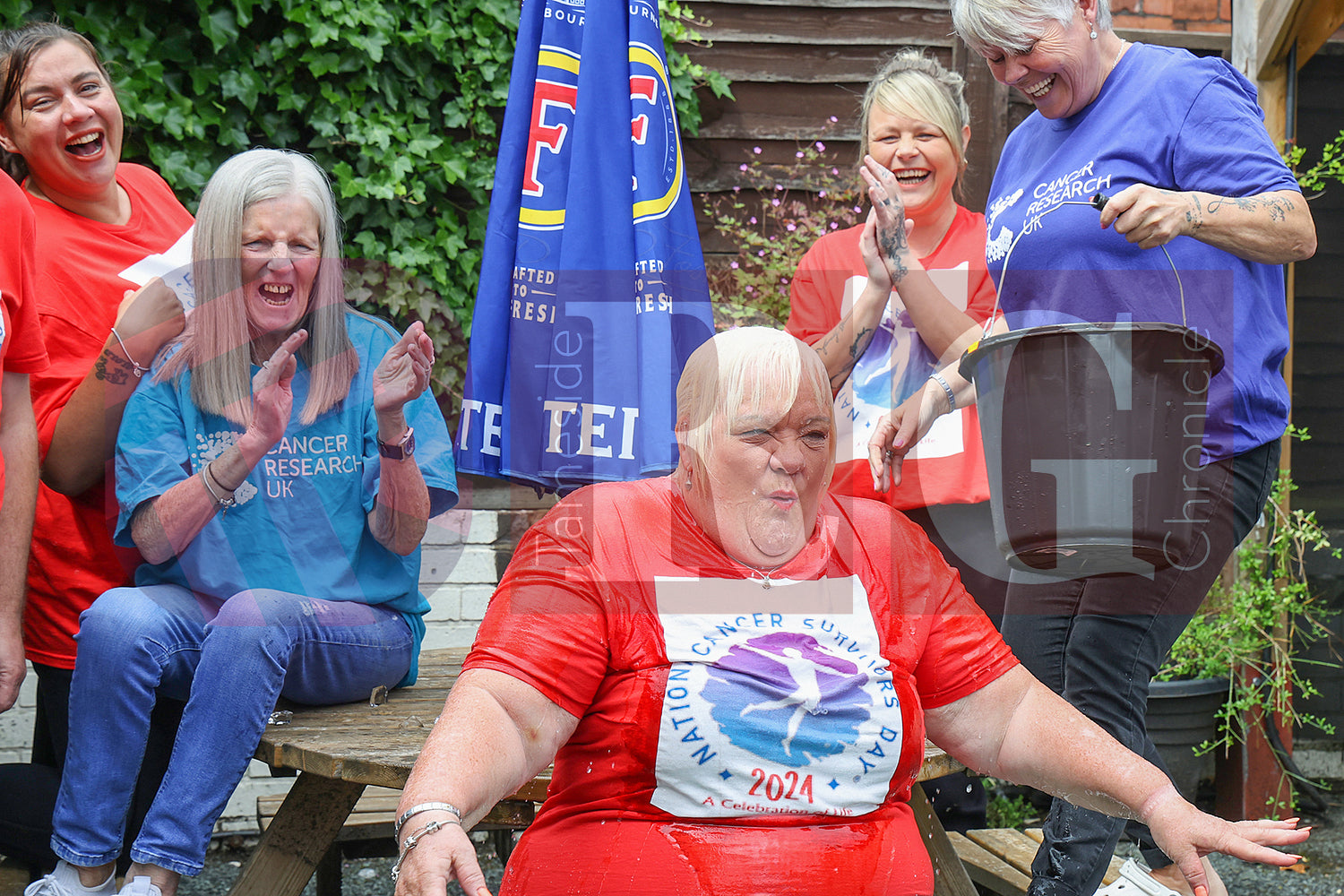 COMMERCIAL PUB DUKINFIELD CANCER SURVIVORS 2024 (22).JPG