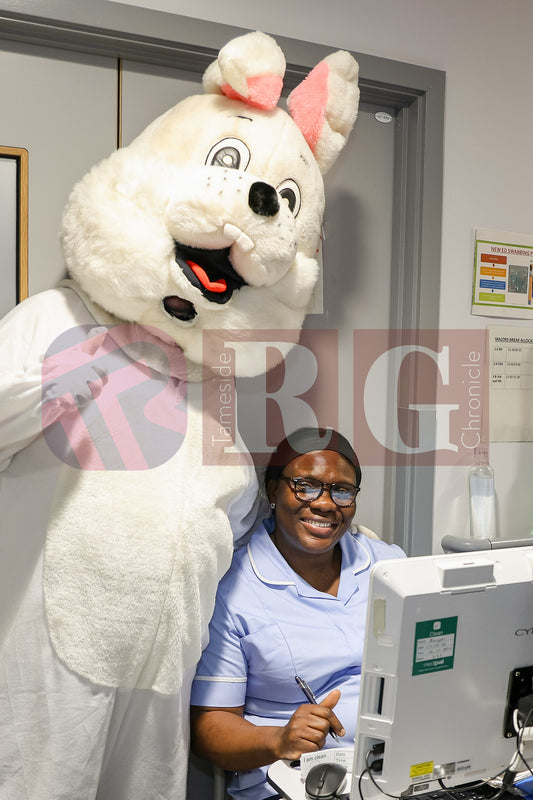 TAMESIDE HOSPITAL CHILDRENS WARD EASTER STAGECOACH (57).JPG