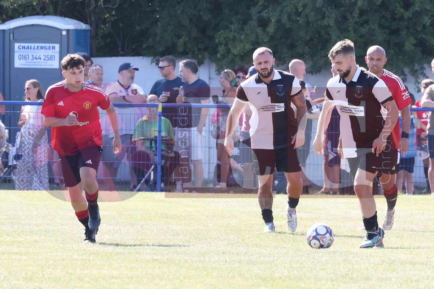 GLOSSOP NORTH EBD V UNITED LEGENDS  (144).JPG