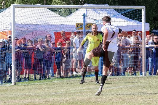 GLOSSOP NORTH EBD V UNITED LEGENDS  (102).JPG