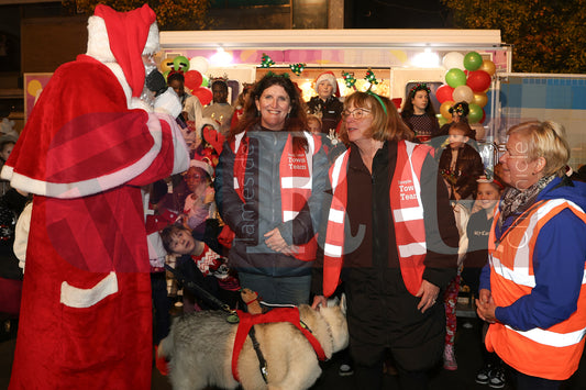 DROYLSDEN LIGHTS SWITCH ON 2024 (57).JPG