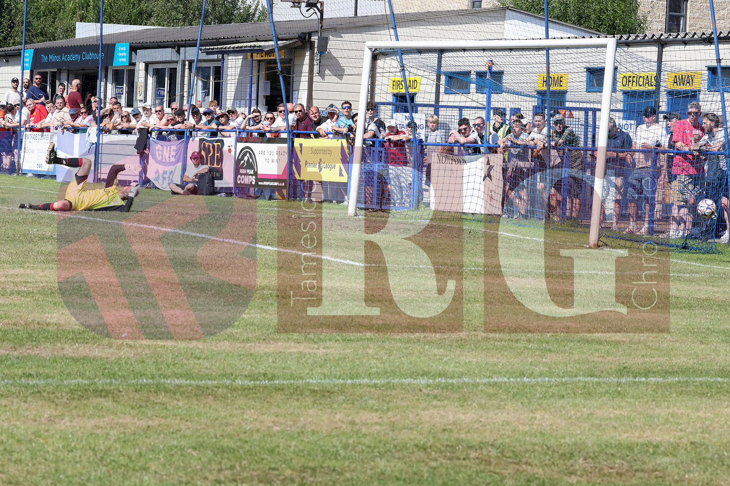 GLOSSOP NORTH EBD V UNITED LEGENDS  (118).JPG