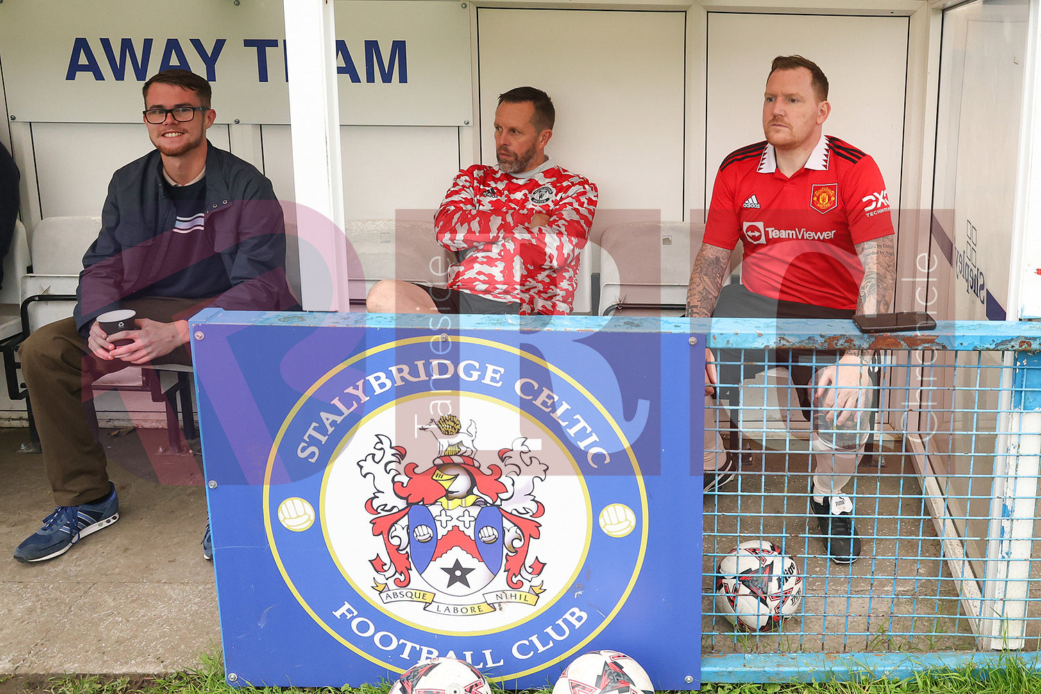 STALYBRIDGE CELTIC LEGENDS V MAN UTD LEGENDS (37).JPG