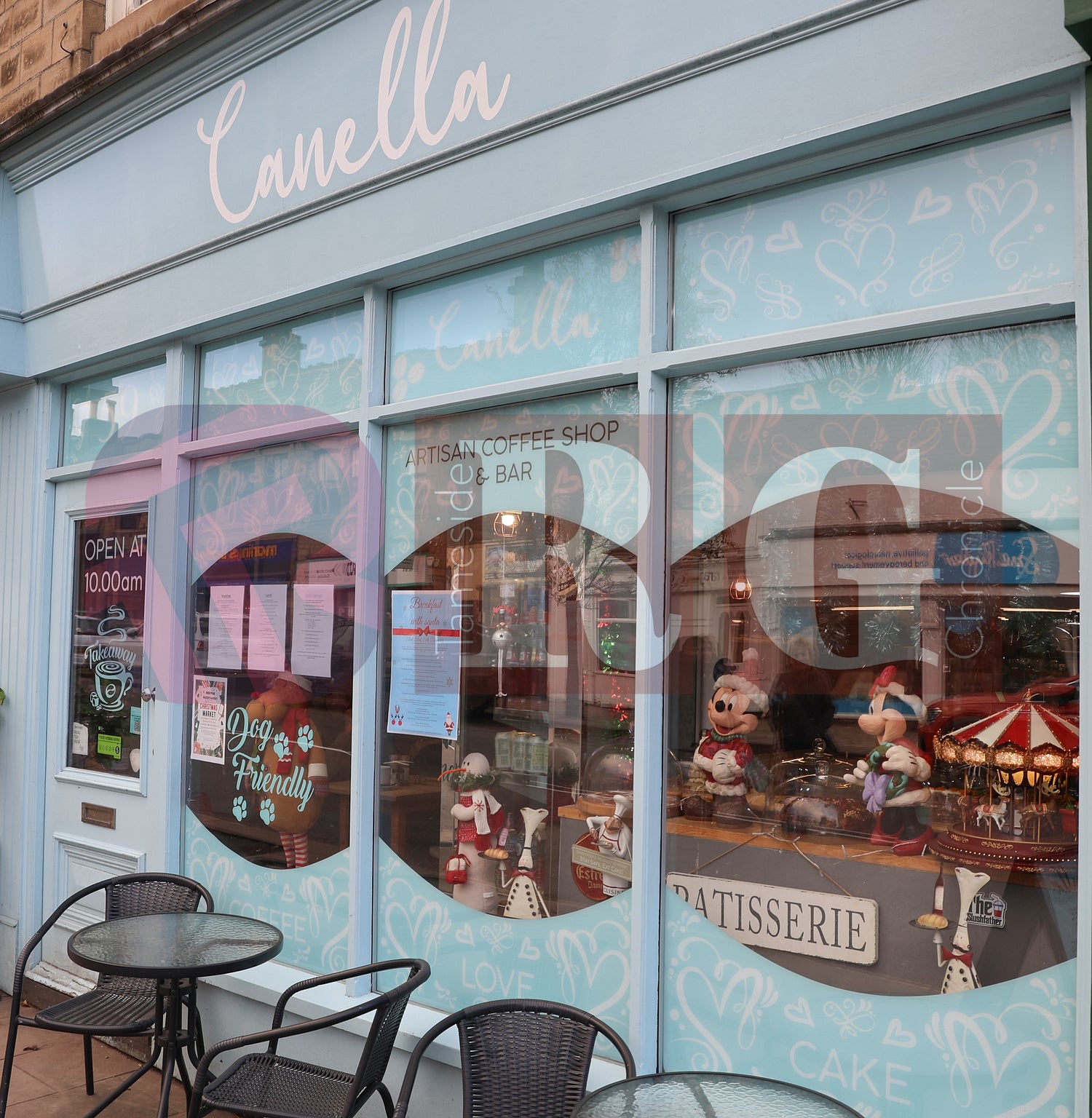 GLOSSOP SHOP XMAS WINDOWS 2024 (102).JPG
