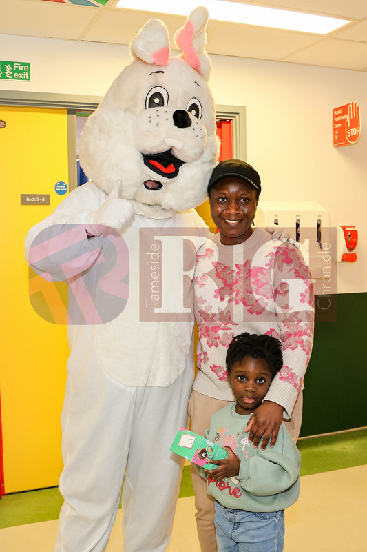 TAMESIDE HOSPITAL CHILDRENS WARD EASTER STAGECOACH (35).JPG