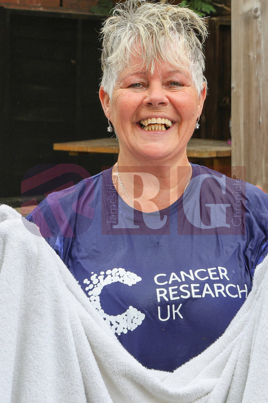 COMMERCIAL PUB DUKINFIELD CANCER SURVIVORS 2024 (37).JPG