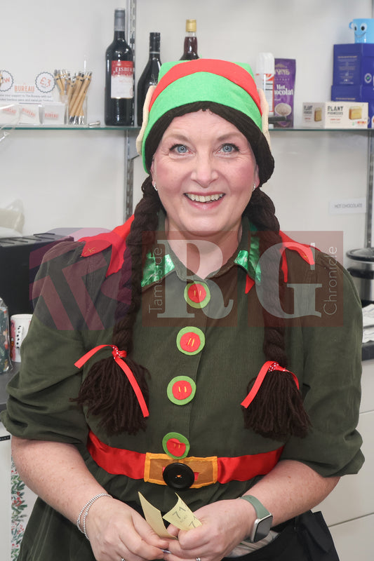 GLOSSOP LIGHTS SWITCH ON 2024 (31).JPG