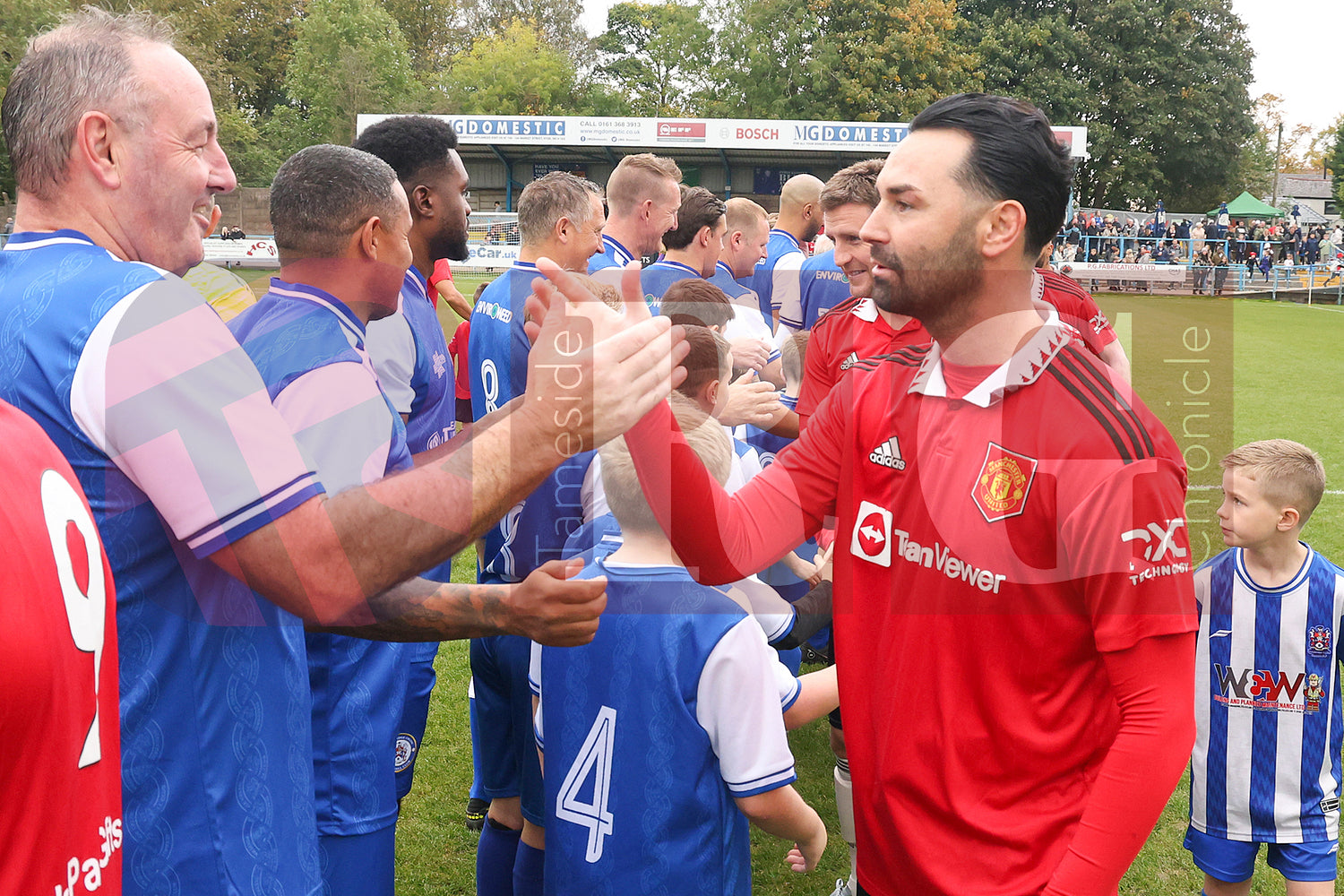 STALYBRIDGE CELTIC LEGENDS V MAN UTD LEGENDS (25).JPG