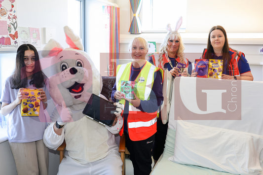 TAMESIDE HOSPITAL CHILDRENS WARD EASTER STAGECOACH (34).JPG