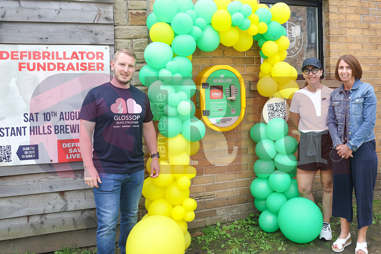 DEFIB FUNDRAISER GLOSSOP (90).JPG