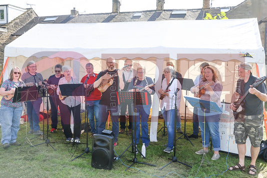 WHITFIELD WELLDRESSING COMMUNITY EVENT GLOSSOP (1).JPG