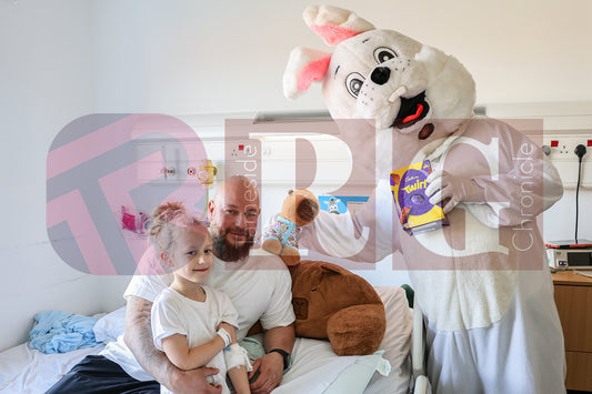 TAMESIDE HOSPITAL CHILDRENS WARD EASTER STAGECOACH (44).JPG