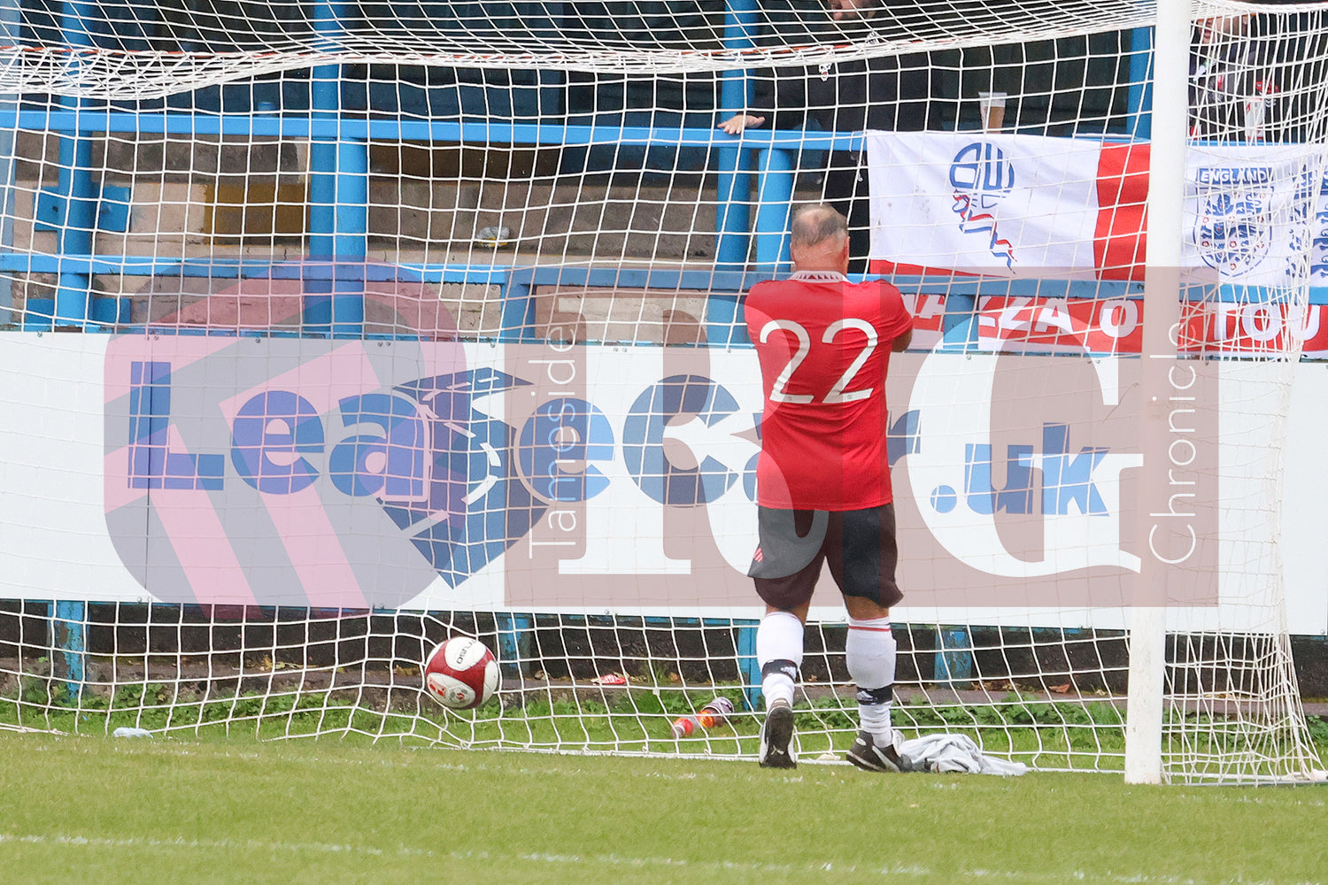 STALYBRIDGE CELTIC LEGENDS V MAN UTD LEGENDS (200).JPG