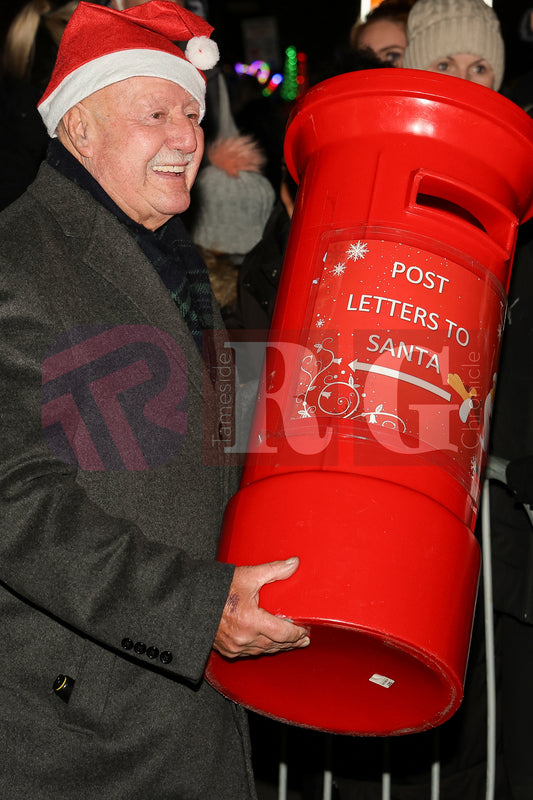 DUKINFIELD LIGHTS SWITCH ON (32).JPG