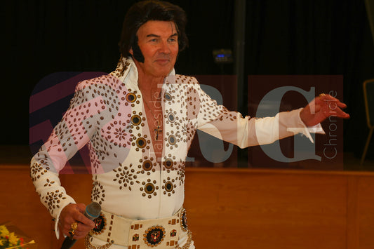 95TH BIRTHDAY DUKINFIELD TOWN HALL ELVIS  (13).JPG