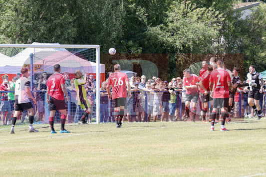 GLOSSOP NORTH EBD V UNITED LEGENDS  (74).JPG