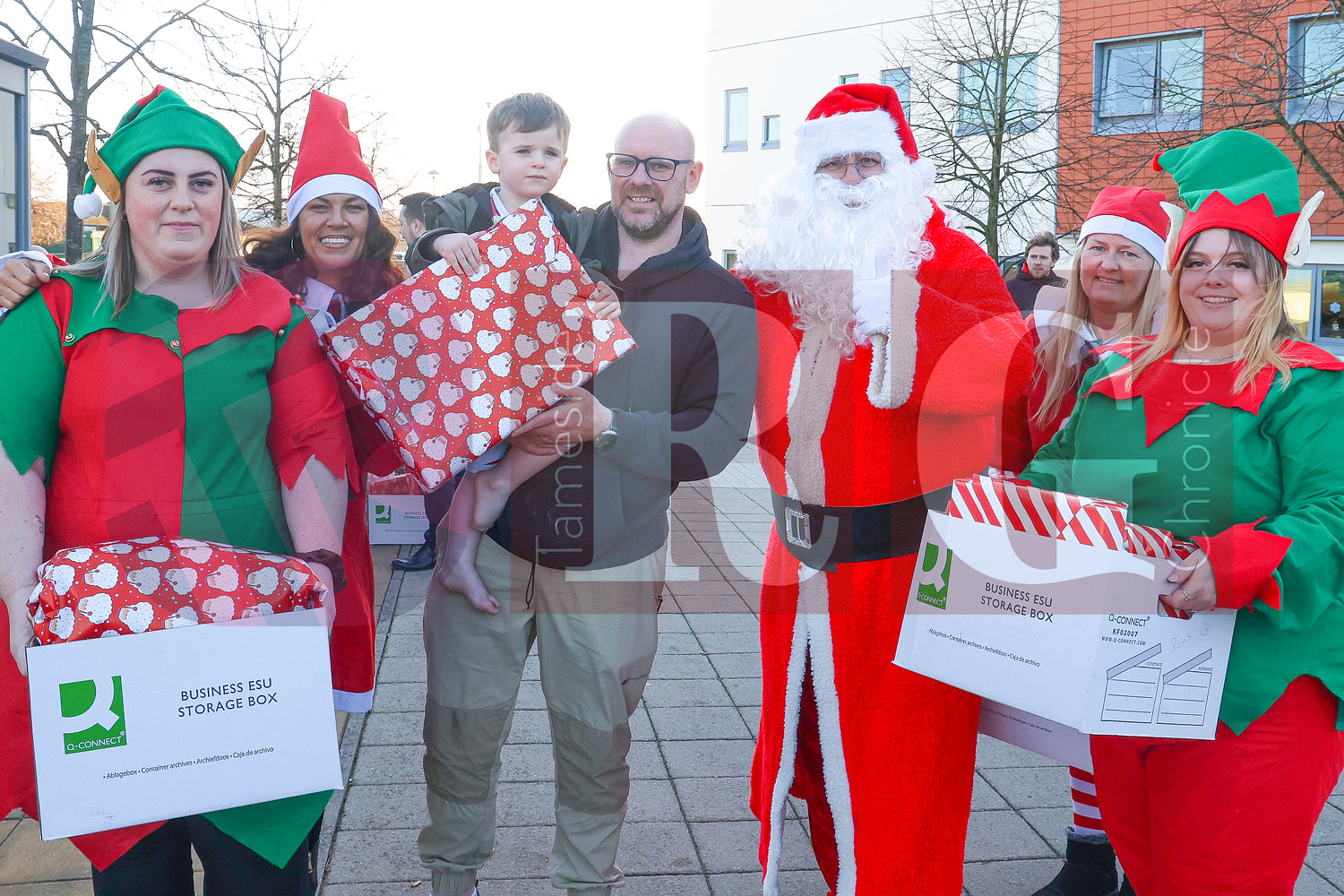 SANTA VISIT TAMESIDE CHILDRENS UNIT 2024 (20).JPG