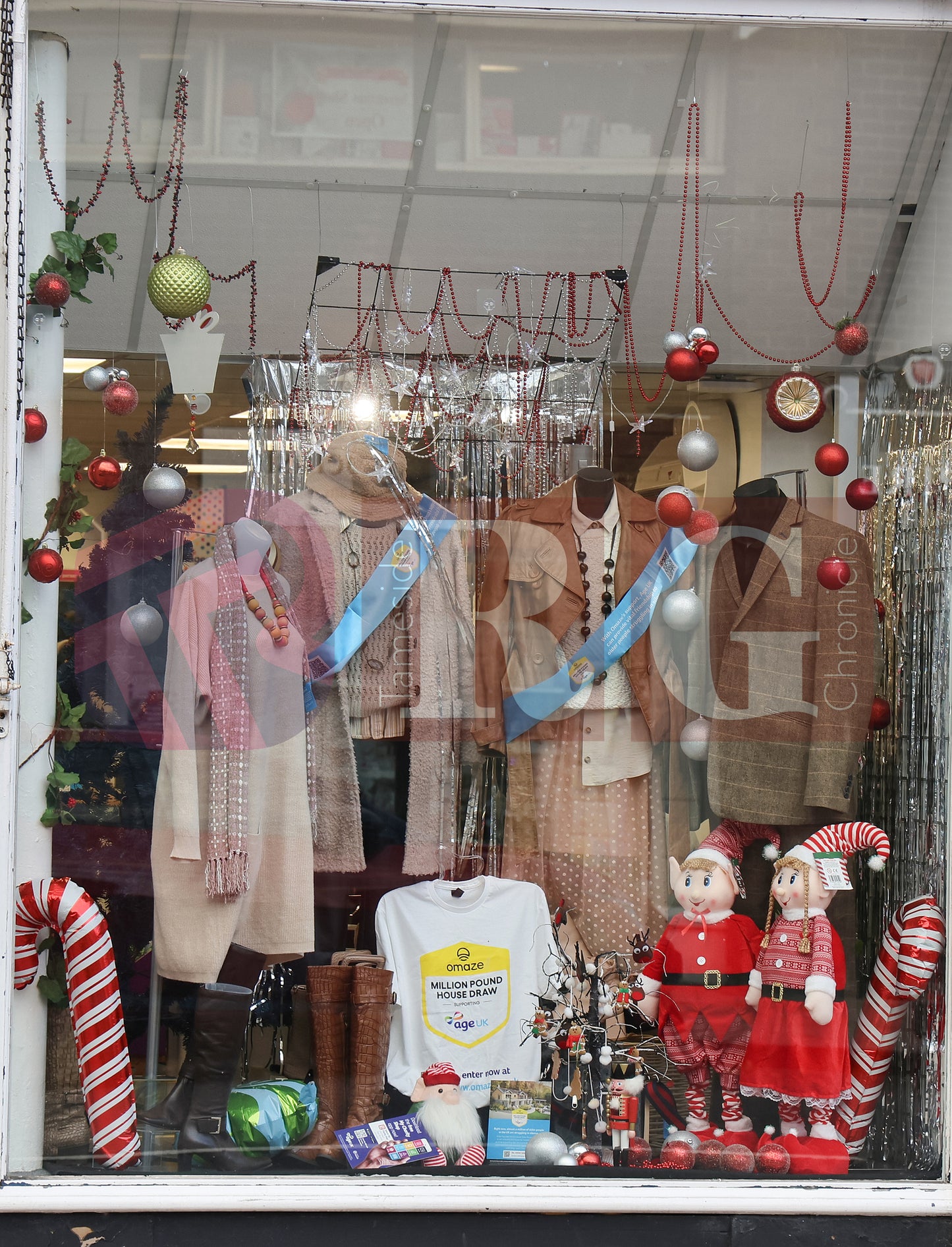 GLOSSOP SHOP XMAS WINDOWS 2024 (93).JPG