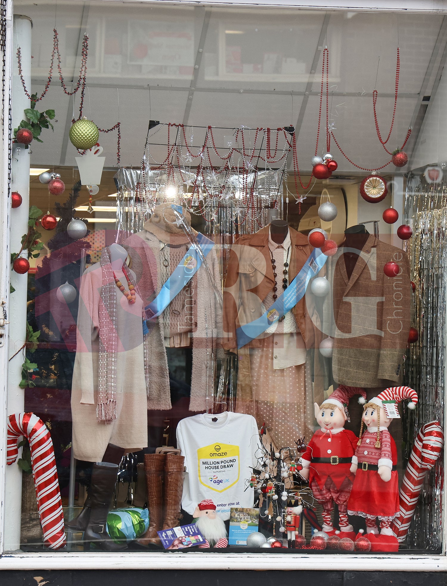 GLOSSOP SHOP XMAS WINDOWS 2024 (93).JPG