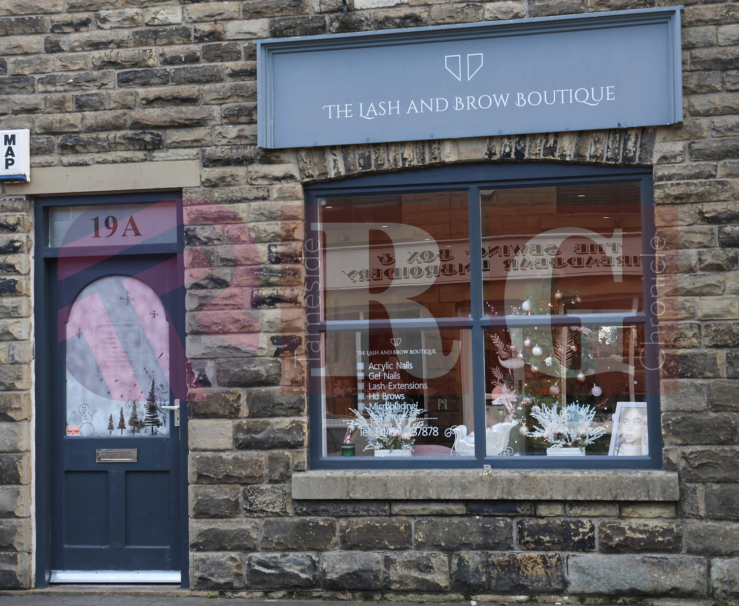 GLOSSOP SHOP XMAS WINDOWS 2024 (99).JPG