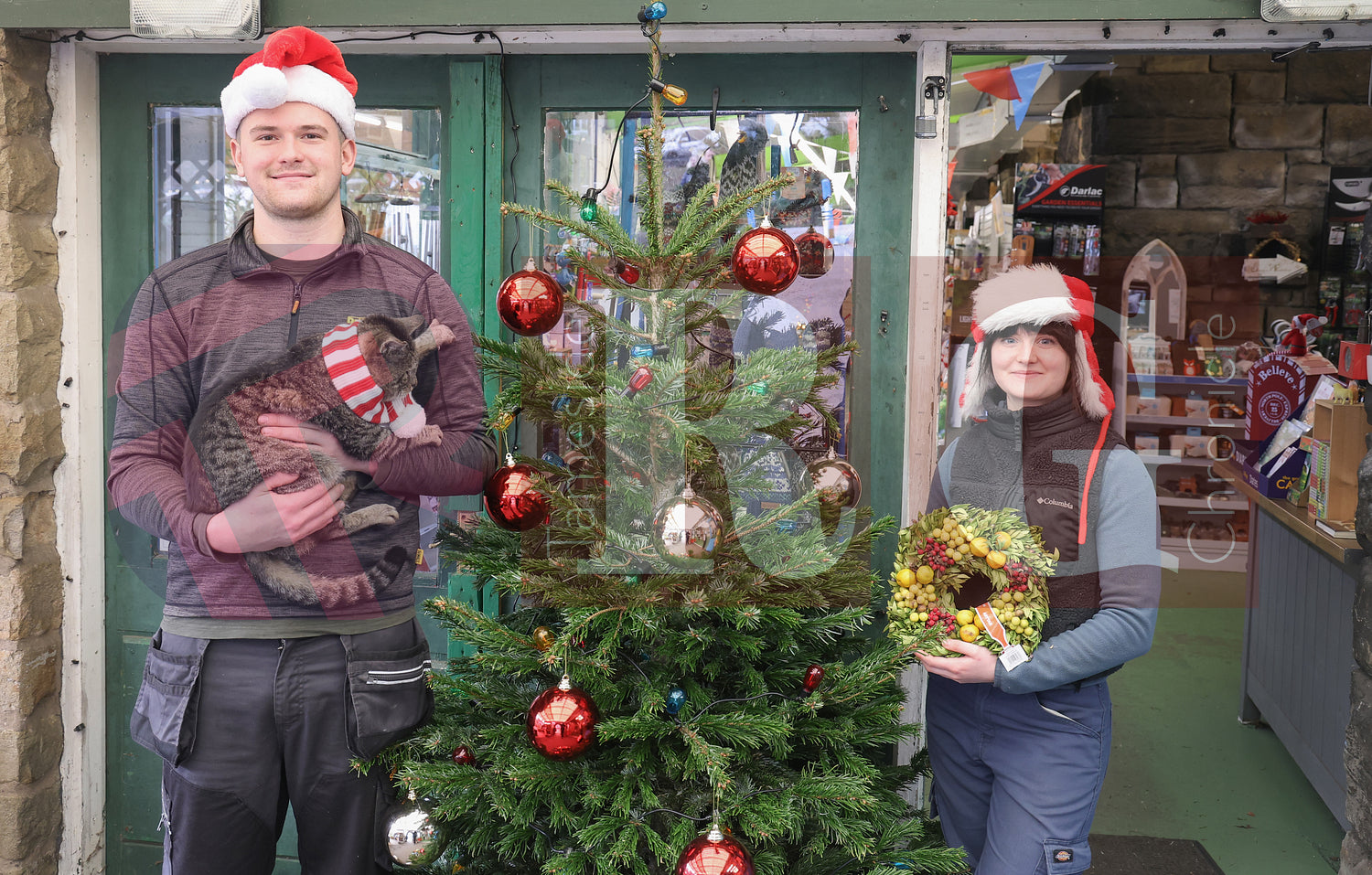 GLOSSOP SHOP XMAS WINDOWS 2024 (13).JPG