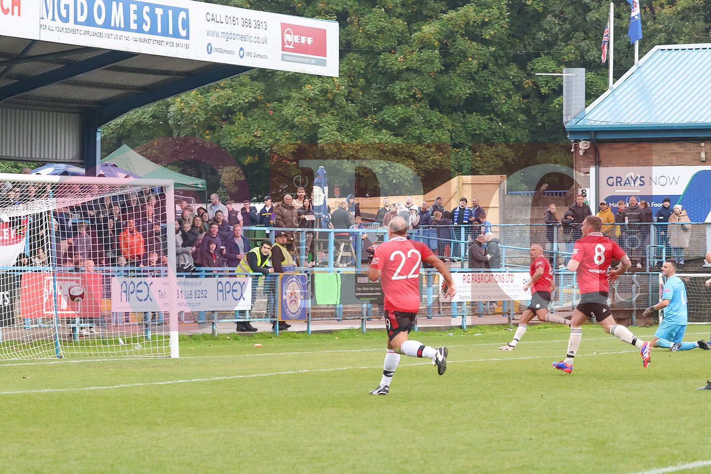 STALYBRIDGE CELTIC LEGENDS V MAN UTD LEGENDS (151).JPG