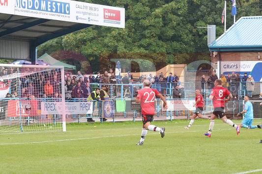 STALYBRIDGE CELTIC LEGENDS V MAN UTD LEGENDS (151).JPG