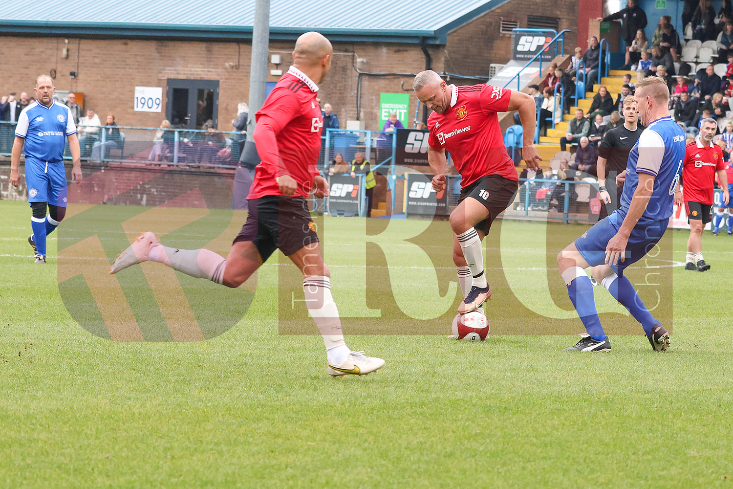 STALYBRIDGE CELTIC LEGENDS V MAN UTD LEGENDS (76).JPG