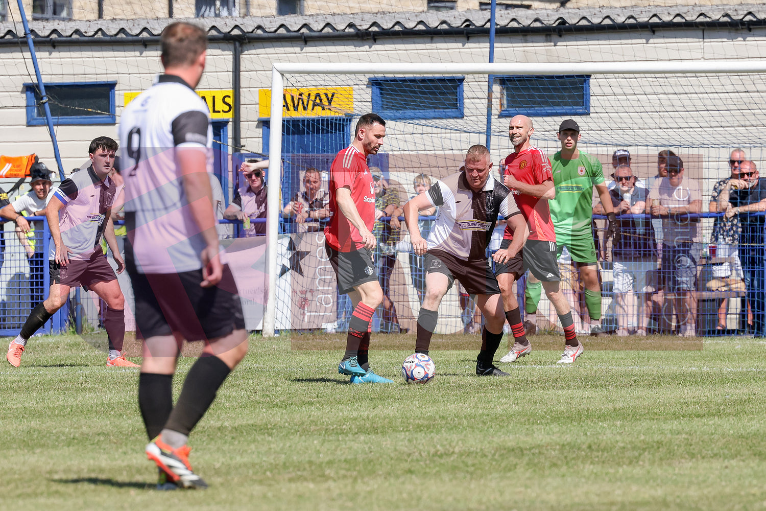 GLOSSOP NORTH EBD V UNITED LEGENDS  (100).JPG