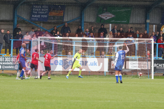 STALYBRIDGE CELTIC LEGENDS V MAN UTD LEGENDS (99).JPG