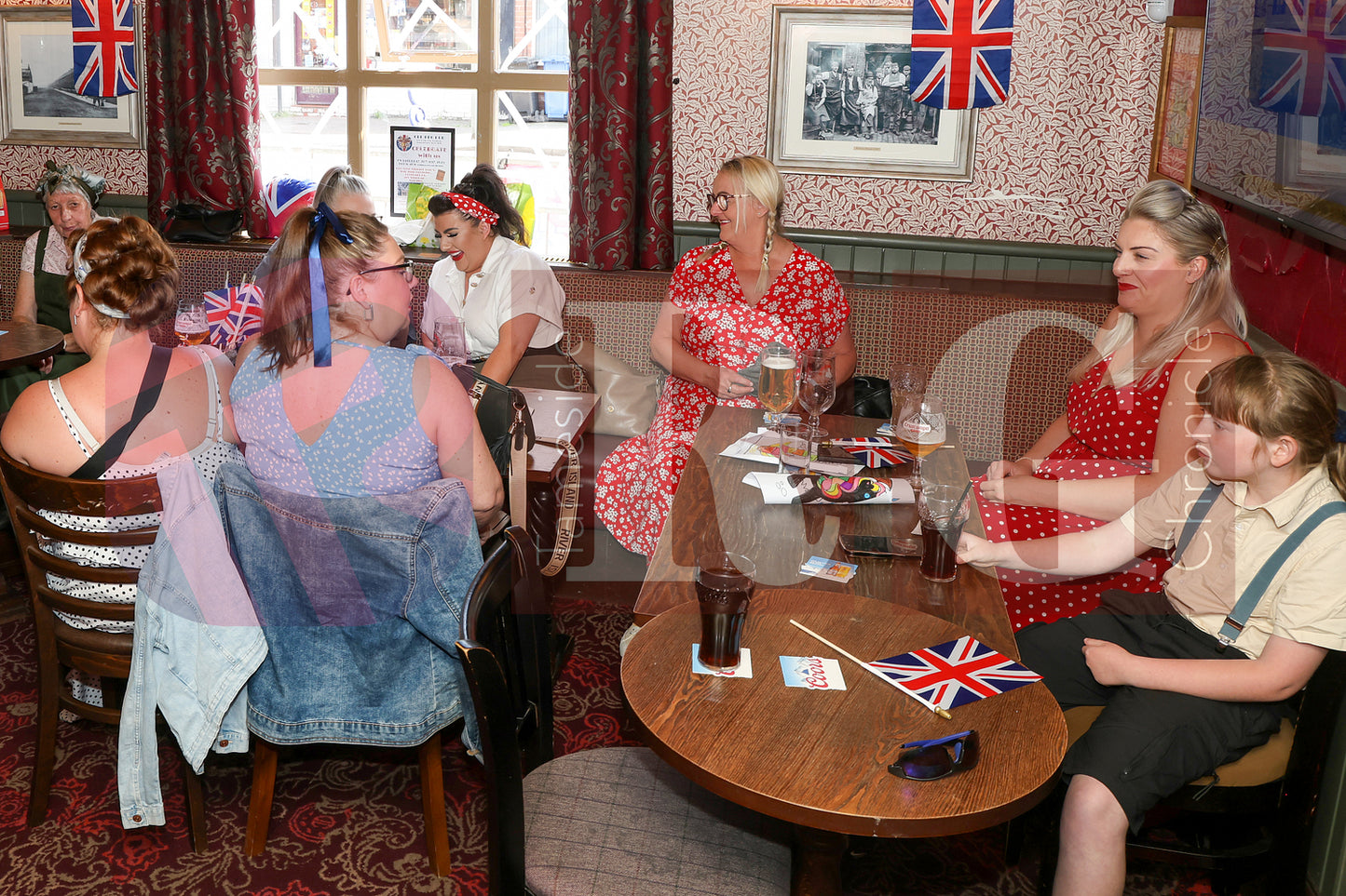 VE DAY OLD PEGS PUB DENTON (54).JPG