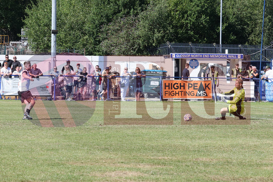 GLOSSOP NORTH EBD V UNITED LEGENDS  (132).JPG