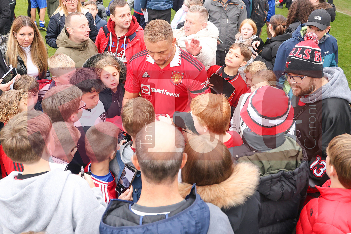 STALYBRIDGE CELTIC LEGENDS V MAN UTD LEGENDS (57).JPG