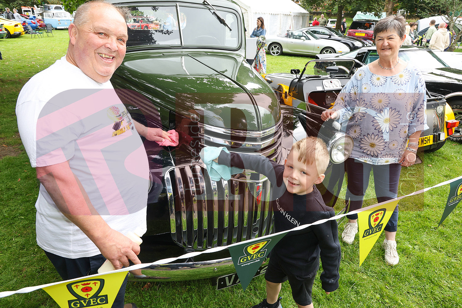 GLOSSOP CAR SHOW (5).JPG