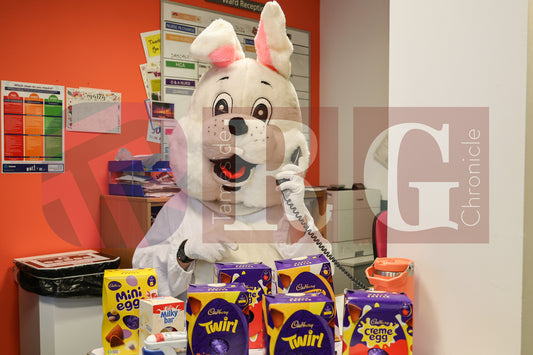 TAMESIDE HOSPITAL CHILDRENS WARD EASTER STAGECOACH (37).JPG