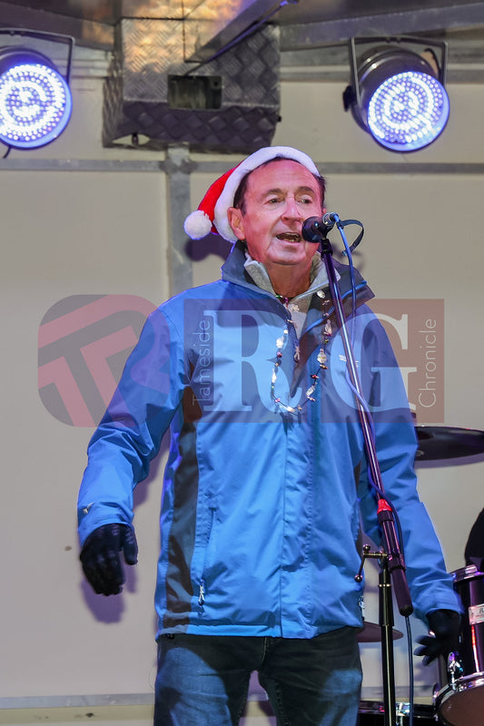 GLOSSOP LIGHT SWITCH ON 2025 (79).JPG