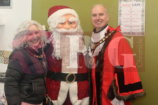 GLOSSOP LIGHTS SWITCH ON 2024 (36).JPG