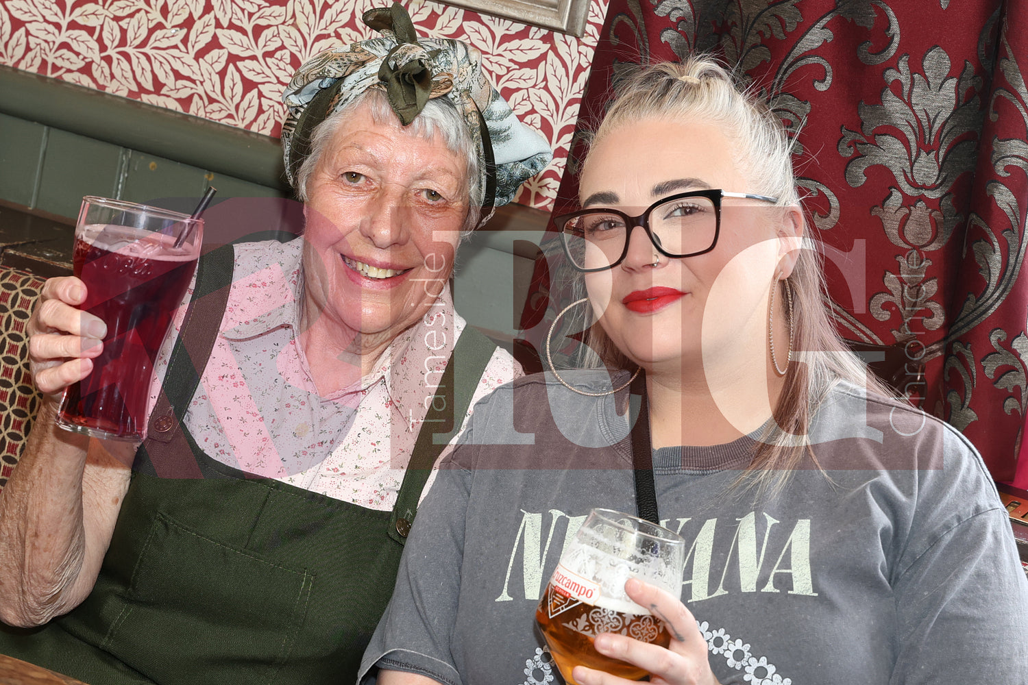 VE DAY OLD PEGS PUB DENTON (39).JPG