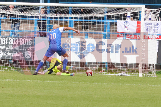 STALYBRIDGE CELTIC LEGENDS V MAN UTD LEGENDS (183).JPG