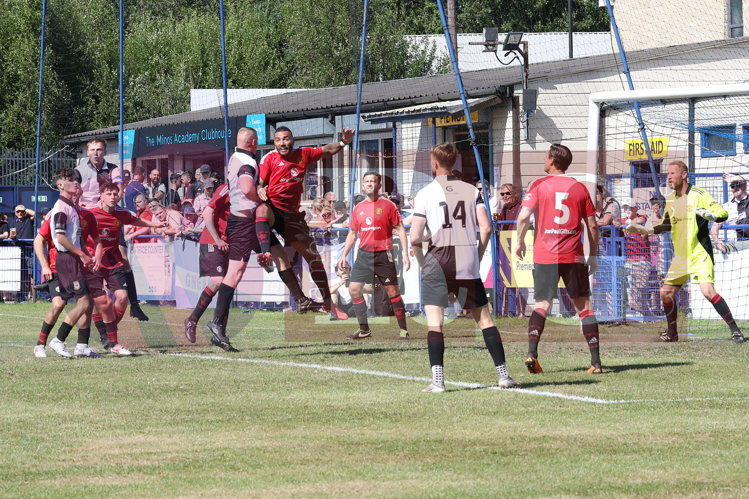 GLOSSOP NORTH EBD V UNITED LEGENDS  (120).JPG