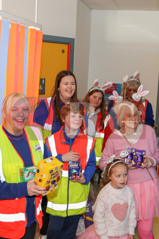 TAMESIDE HOSPITAL CHILDRENS WARD EASTER STAGECOACH (31).JPG