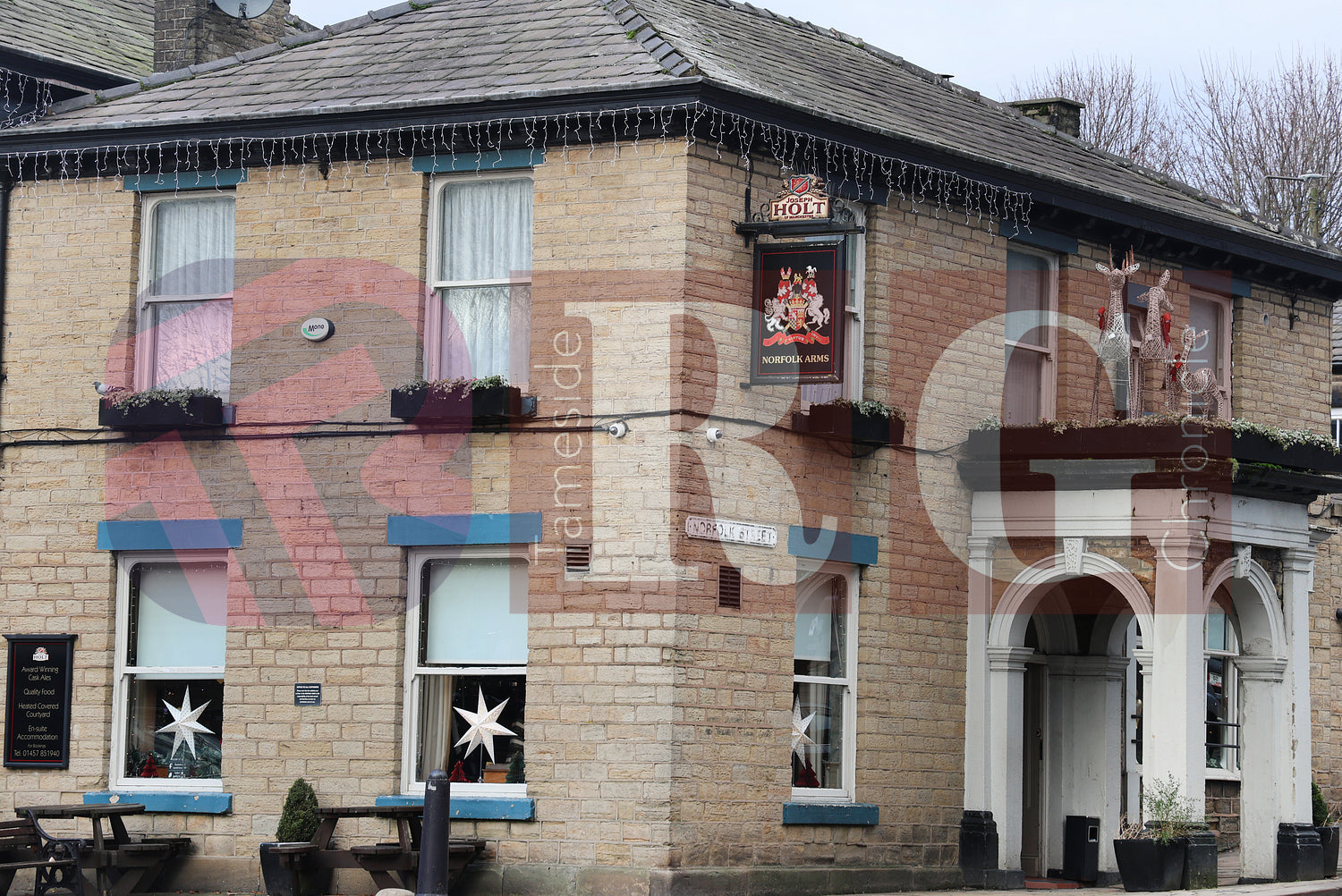 GLOSSOP SHOP XMAS WINDOWS 2024 (31).JPG