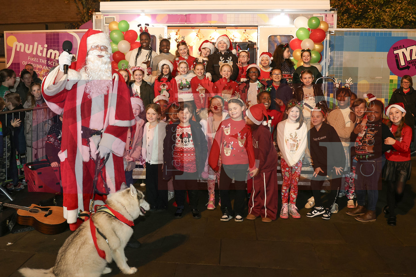 DROYLSDEN LIGHTS SWITCH ON 2024 (49).JPG