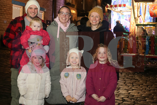 GLOSSOP LIGHTS SWITCH ON 2024 (10).JPG