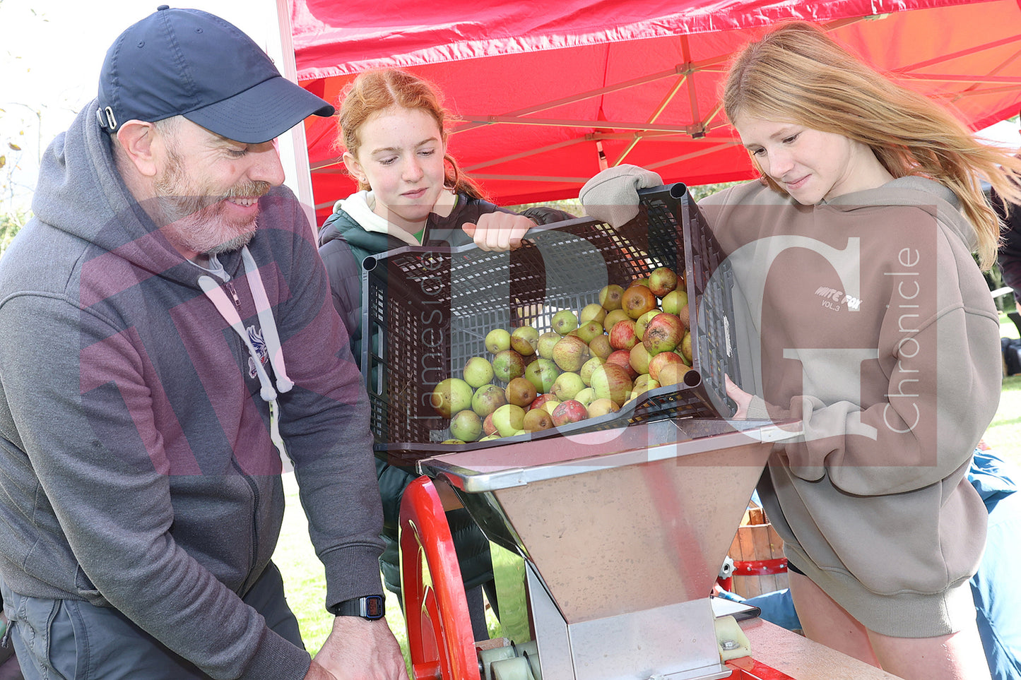 APPLE DAY VILLAGE PRIMARY GLOSSOP (76).JPG